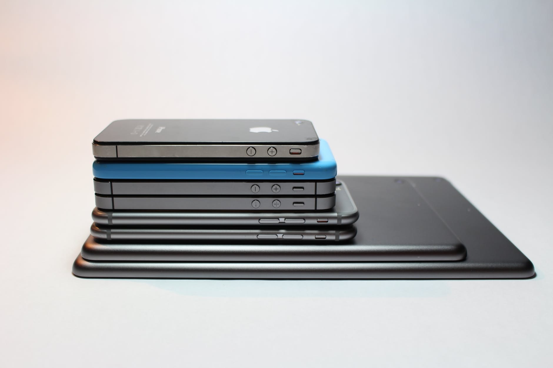 assorted iphone lot Mint Mobile phones for non techies. 